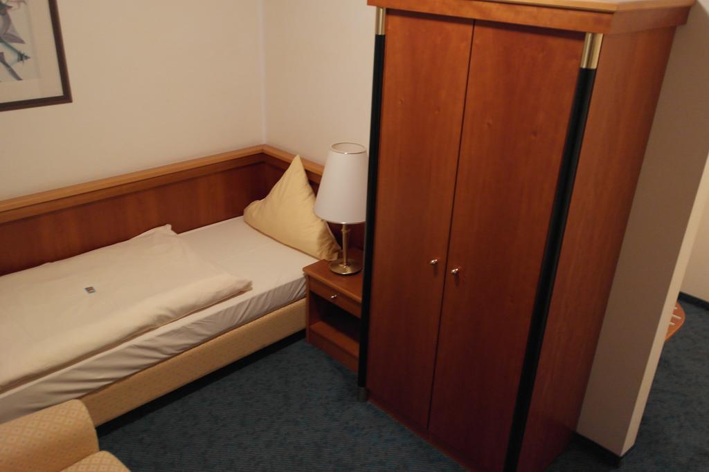 Hotel Jahnhaus Langenfeld  Zimmer foto