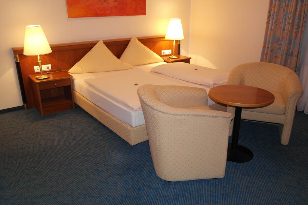 Hotel Jahnhaus Langenfeld  Zimmer foto